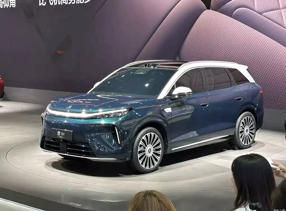 BYD Tang thế hệ thứ ba trình làng như mẫu SUV đầu bảng công nghệ cao, kích thước lớn, nội thất 5 chỗ
