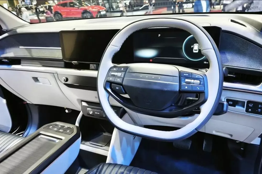 hyundai-neira-6-fd58 Khoang lái của Hyundai Neira được bê nguyên từ Kia Carens Clavis EV