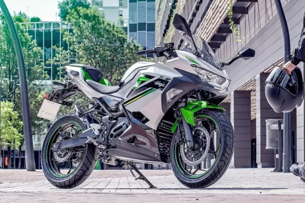 Mô tô điện Kawasaki Ninja e-1 2027 sở hữu công suất và giá bán gây thất vọng - Ảnh 4.