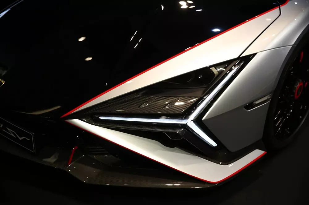 lamborghini-revuelto-sv-7-29d3 Cận cảnh cụm đèn pha của Lamborghini Revuelto SV