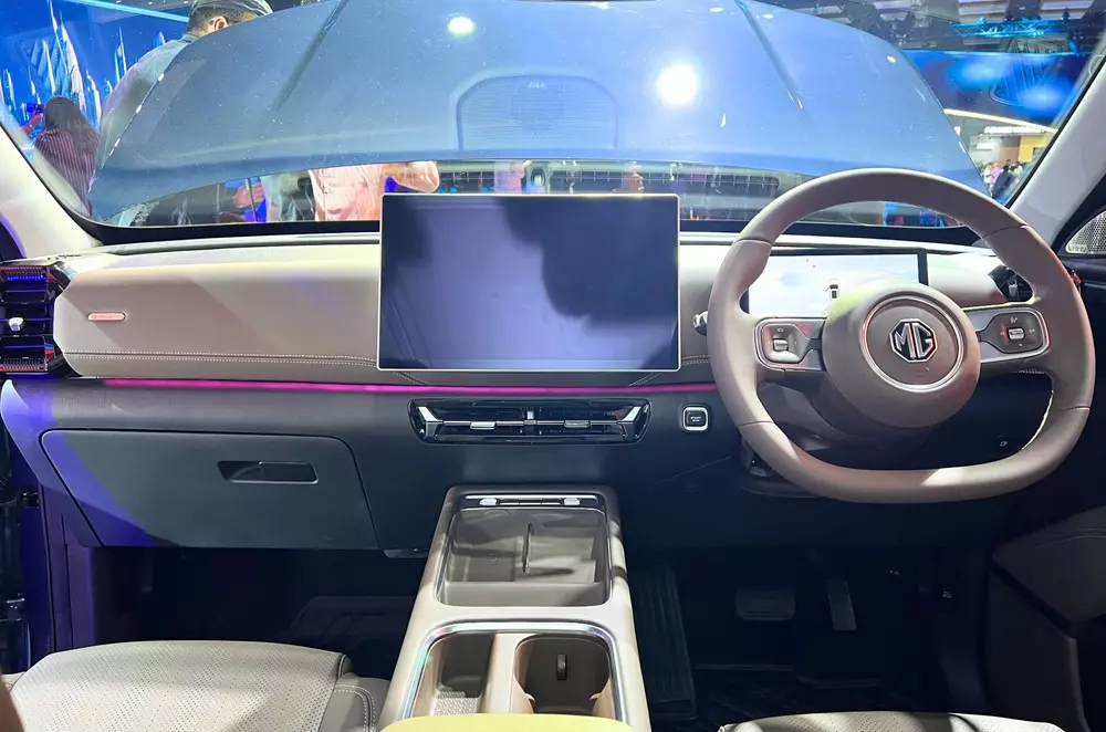 mg-hector-tomahawk-phev-5-b314 MG bán SUV điện 3 hàng ghế với giá không kèm pin siêu rẻ - Ảnh 5.