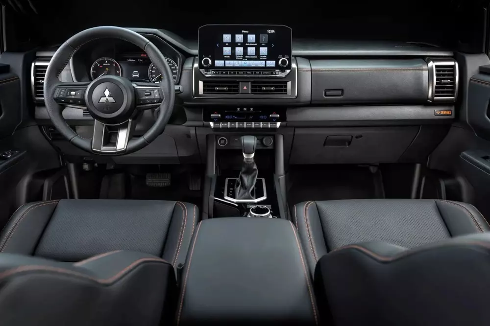 Ra mắt Mitsubishi Triton cứng cáp nhất từ trước đến nay với màu sơn xám xi-măng, giá không rẻ - Ảnh 7.