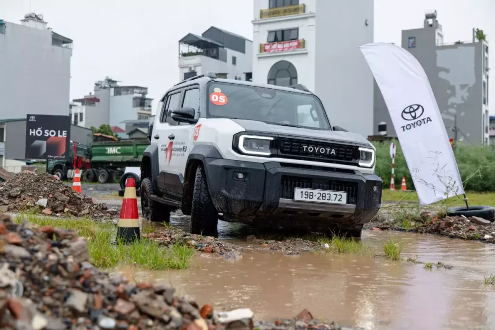 r3do2568-3579 Đánh giá Toyota Land Cruiser FJ 2026: SUV địa hình cá tính, danh có xứng với thực?- Ảnh 8.