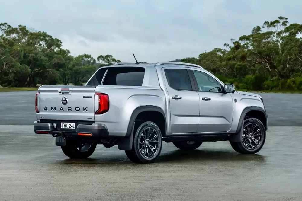 volkswagen-amarok-w600-3-a409 Volkswagen Amarok W600 có giá không rẻ