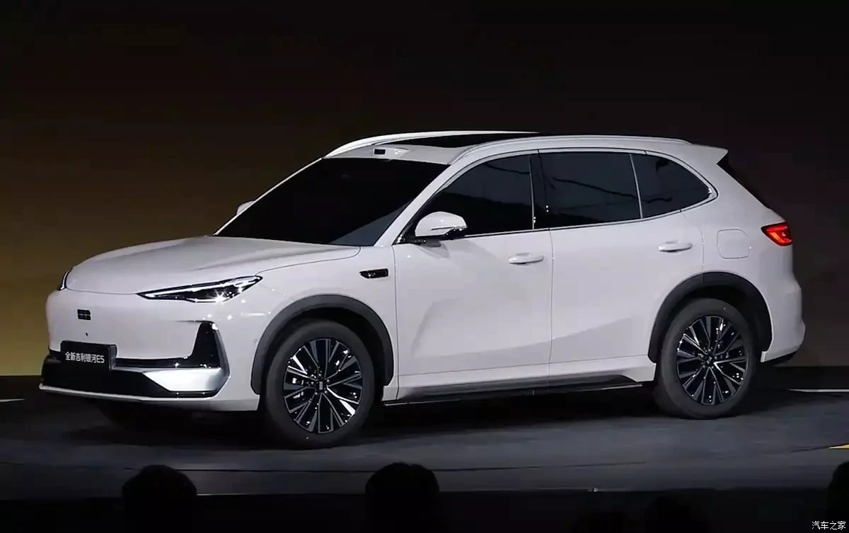 Geely EX5 thế hệ mới chính thức được bán ra thị trường với công suất lớn hơn, cốp trước 160 lít
