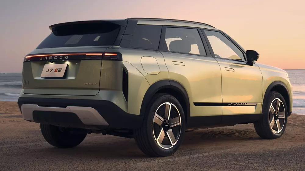 jaecoo-j7-phev-awd-1-5756 Jaecoo J7 PHEV AWD không thay đổi về thiết kế so với bản FWD