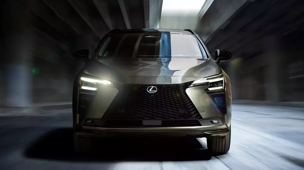 lexus-nx-2027-3-f302 Khu vực đầu xe của Lexus NX 2027 đã được cải tiến