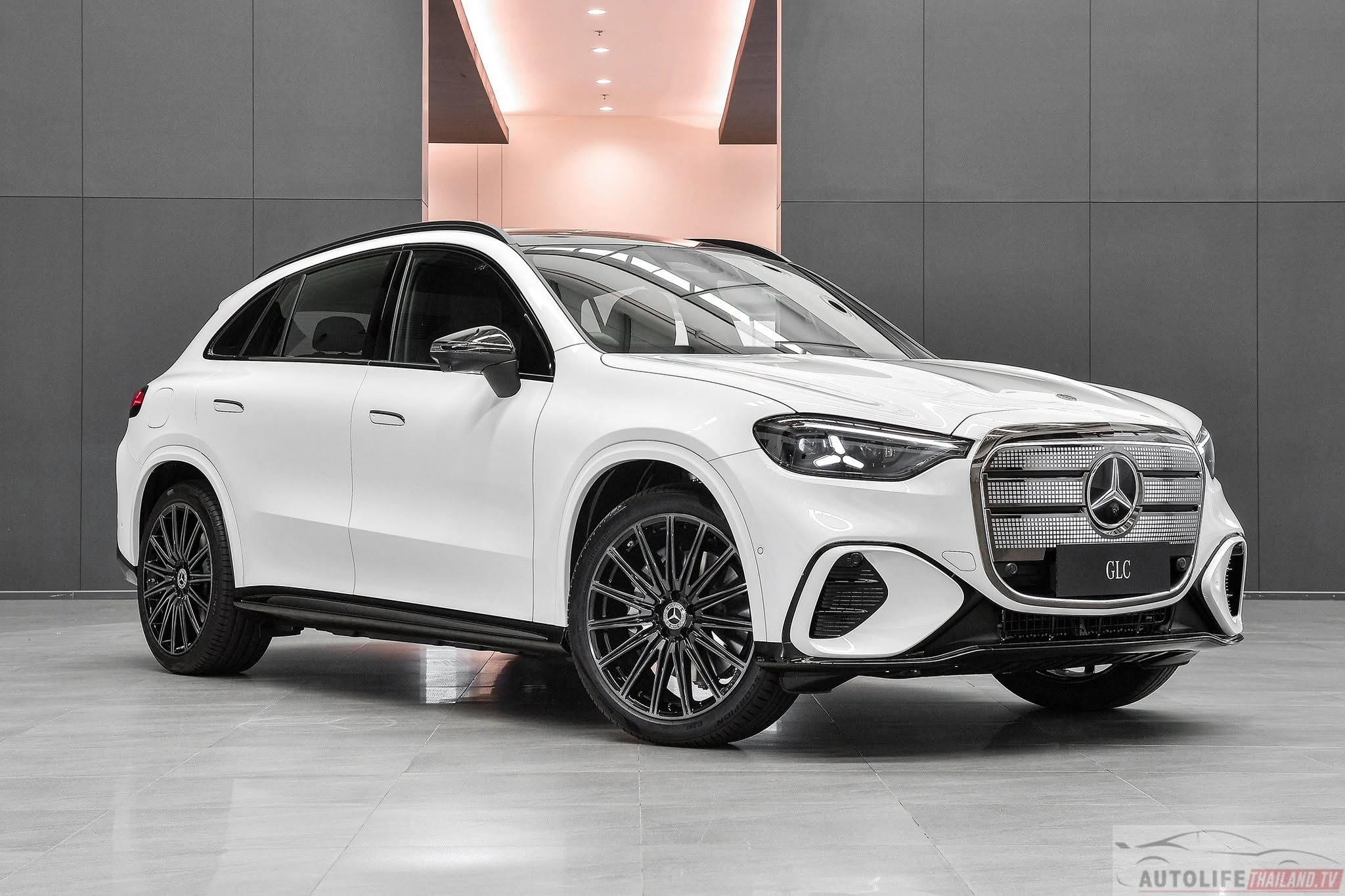 Mercedes-Benz GLC 300 -1.jpg Mercedes-Benz GLC 300 -1.jpg