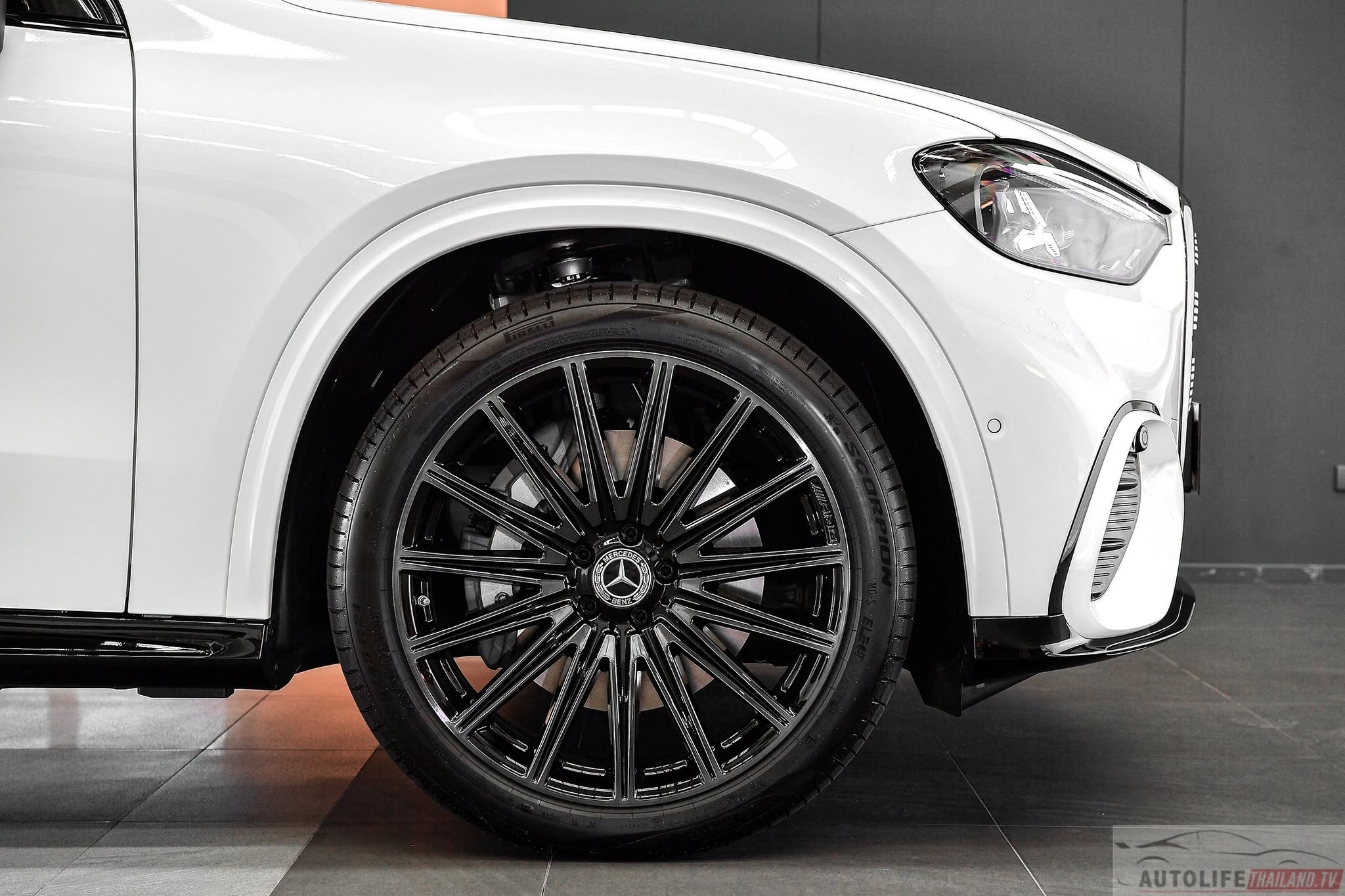 Mercedes-Benz GLC 300 -10.jpg Mercedes-Benz GLC 300 -10.jpg
