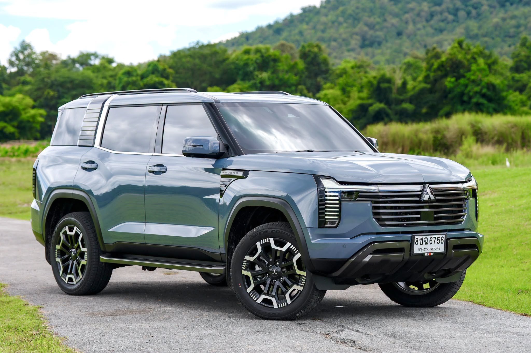 Mitsubishi Pajero GSR 2WD.jpg Mitsubishi Pajero GSR 2WD.jpg
