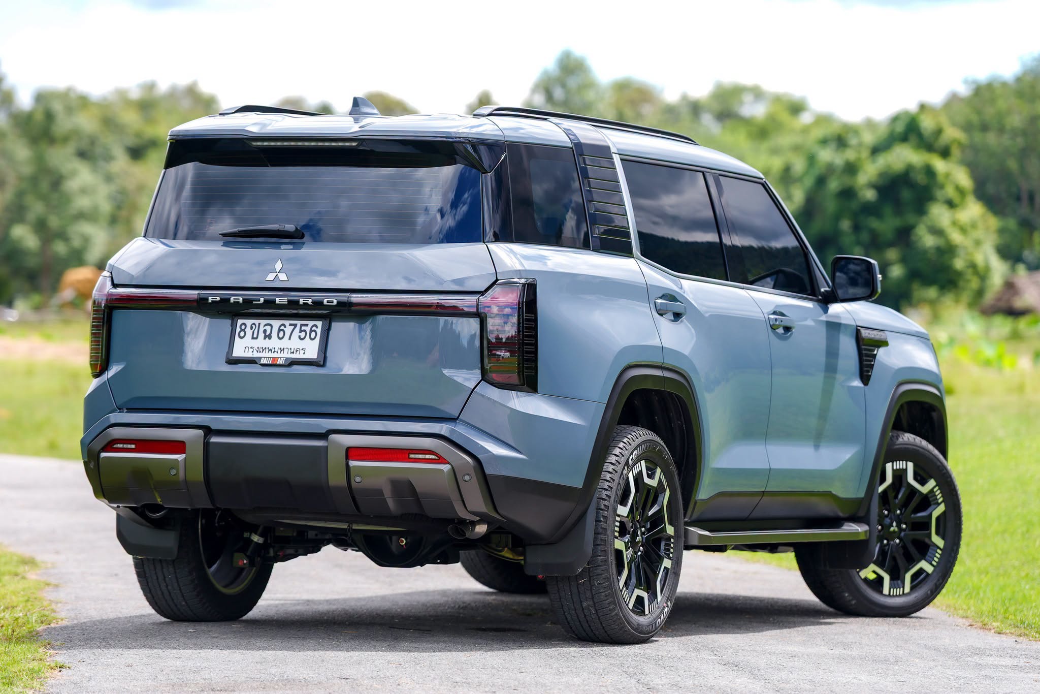 Mitsubishi Pajero GSR 2WD 7.jpg Mitsubishi Pajero GSR 2WD 7.jpg