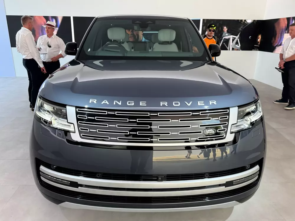 range-rover-electric-2-eb6b Range Rover Electric có mô-men xoắn cực đại lớn hơn mọi mẫu xe cùng thương hiệu khác