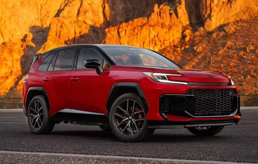 toyota-rav4-f523-1 Mẫu SUV bán chạy như tôm tươi của Toyota có danh sách chờ như siêu xe