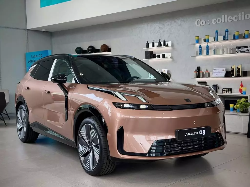 08-5e7a Lynk & Co 08 VIN 2025 giảm 100 triệu giải quyết bài toán tồn kho - Ảnh 1.