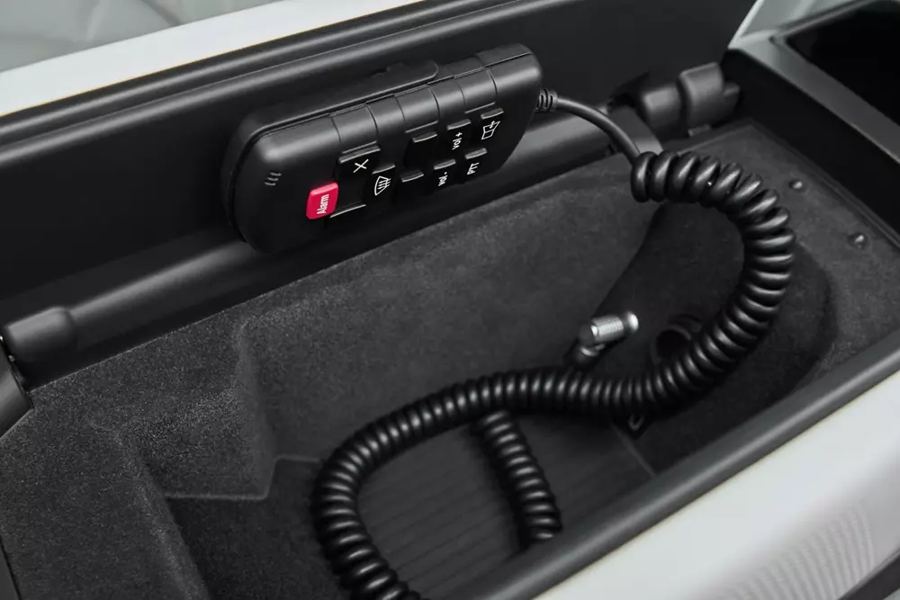 bmw-concept-7-protection-7-b891 BMW Concept 7 Protection ra mắt - xe bọc thép chống đạn "giá mềm" - Ảnh 6.