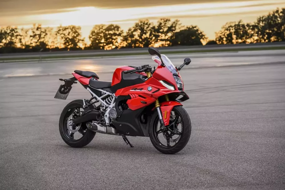 bmw-f-450-rr-75dd-1 BMW F 450 RR ra mắt như phiên bản thu nhỏ và giá rẻ của "cá mập" S 1000 RR - Ảnh 1.