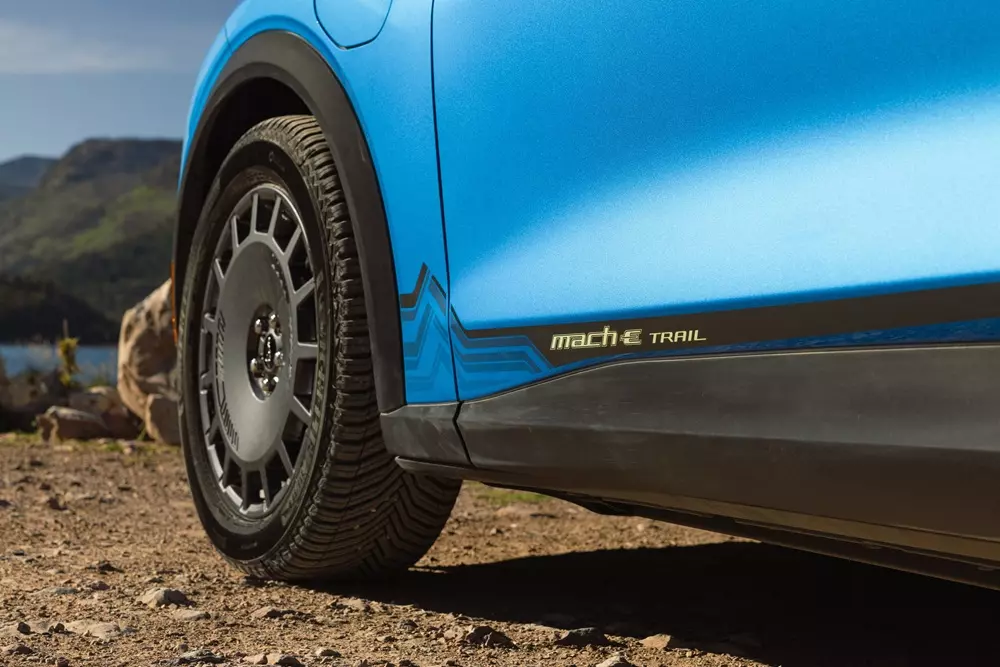 ford-mustang-mach-e-2027-8-37d8 Bộ mâm 19 inch màu xám mới của Ford Mustang Mach-E Trail 2027