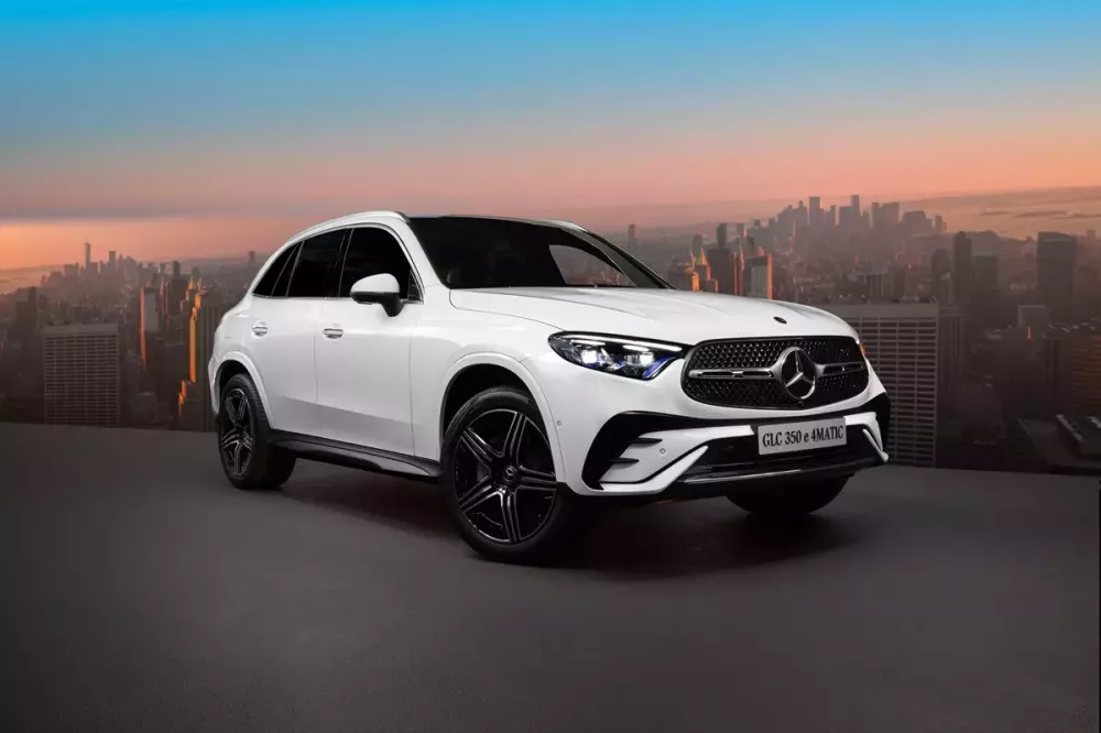 Mercedes-Benz GLC tăng giá bán, thêm bản mới có thể chạy hơn 120 km không tốn 1 giọt xăng - Ảnh 1.