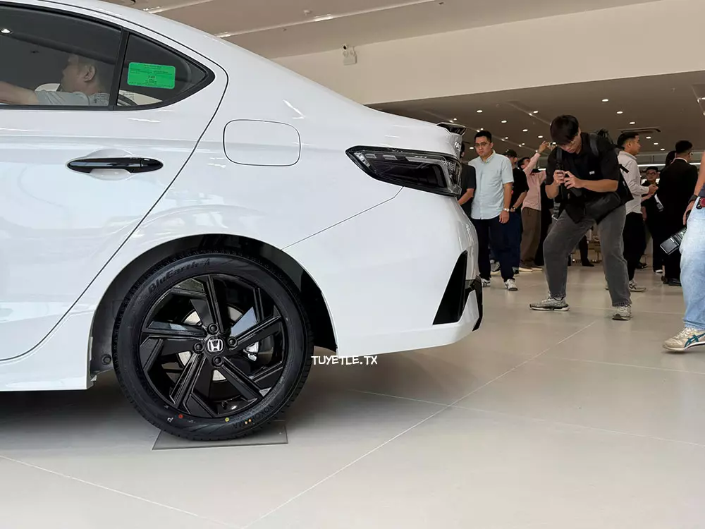 Honda City 2027 chính thức ra mắt Việt Nam, chỉ còn 2 phiên bản, giá từ 539 triệu đồng - Ảnh 3.