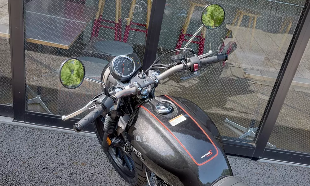 Mô tô phân khối lớn Honda GB350S lần đầu ra mắt tại thị trường Việt Nam, giá 135 triệu đồng - Ảnh 4.