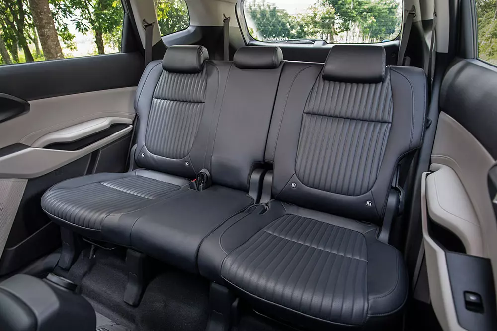 Kia Carens Clavis chính thức ra mắt Việt Nam, được định vị như bản cao cấp hơn của Carens, giá từ 639 triệu đồng - Ảnh 10.