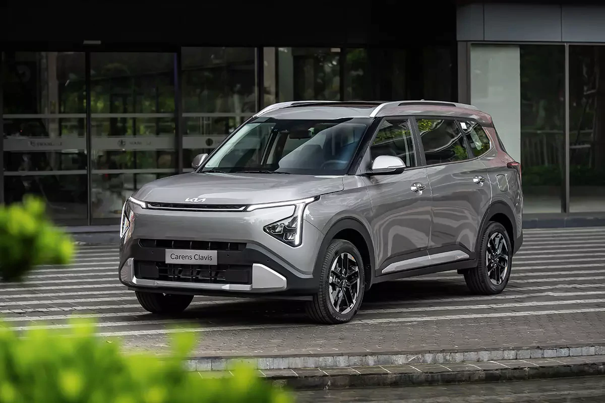 Kia Carens Clavis chính thức ra mắt Việt Nam, được định vị như bản cao cấp hơn của Carens, giá từ 639 triệu đồng
