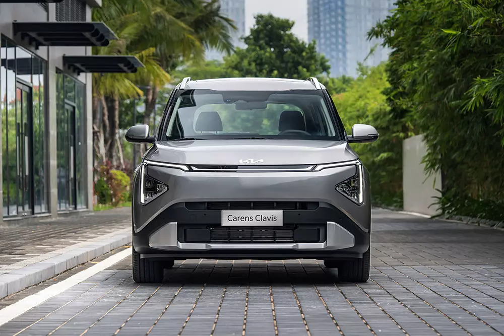 Kia Carens Clavis chính thức ra mắt Việt Nam, được định vị như bản cao cấp hơn của Carens, giá từ 639 triệu đồng - Ảnh 5.