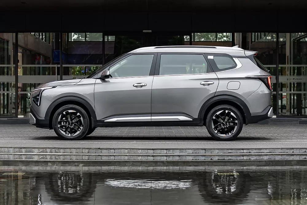 Kia Carens Clavis chính thức ra mắt Việt Nam, được định vị như bản cao cấp hơn của Carens, giá từ 639 triệu đồng - Ảnh 13.