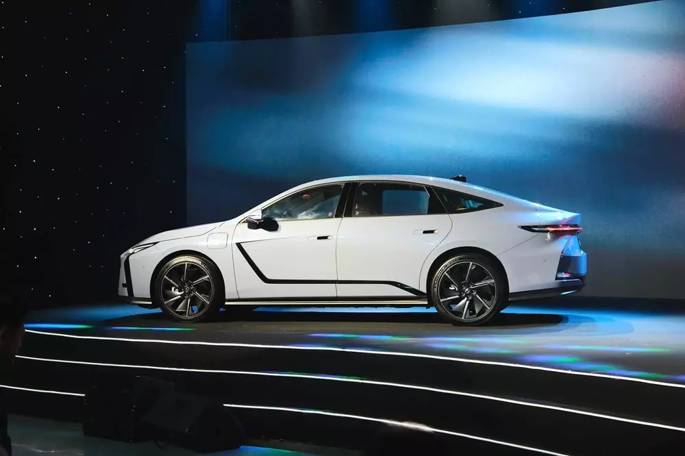 Lexus ES thế hệ mới chính thức ra mắt Việt Nam, có phiên bản thuần điện, giá từ 2,34 tỷ đồng - Ảnh 2.