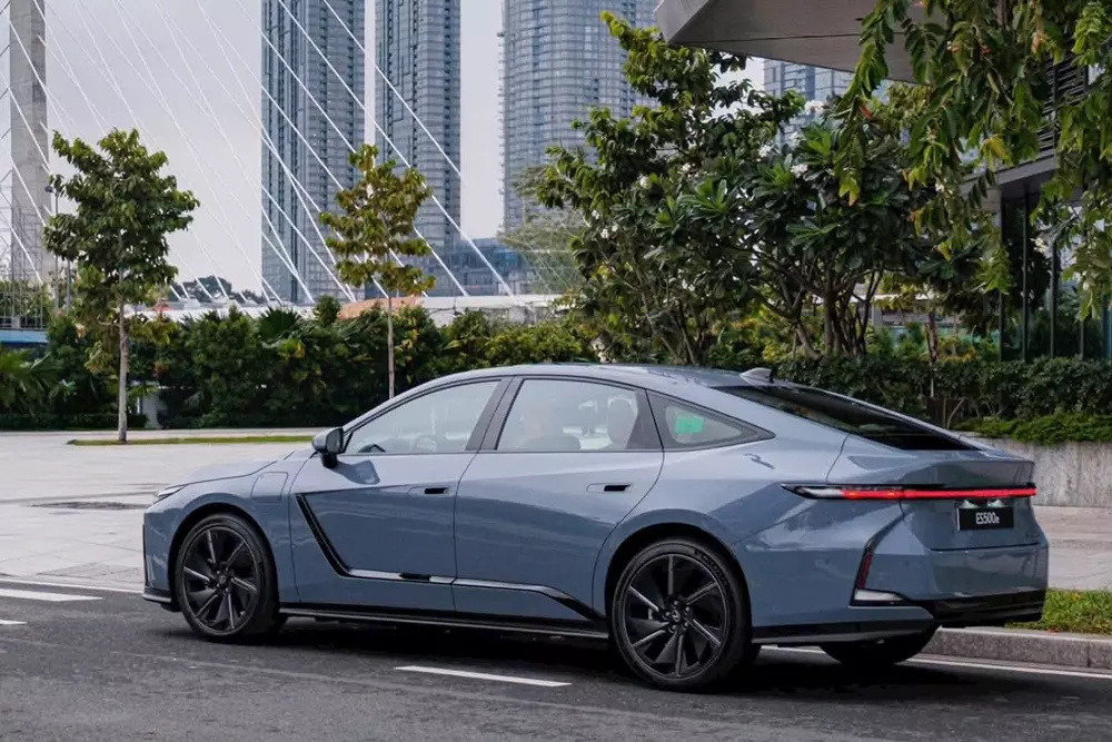 Lexus ES thế hệ mới chính thức ra mắt Việt Nam, có phiên bản thuần điện, giá từ 2,34 tỷ đồng - Ảnh 6.