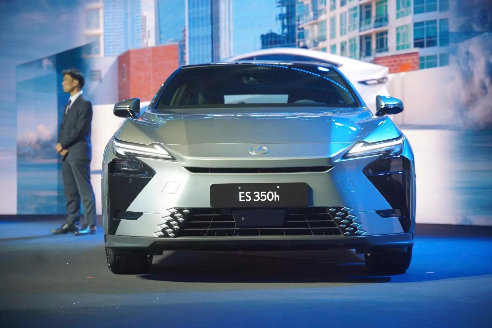 Lexus ES 2026 tại Việt Nam thêm bản thuần điện ES 500e, giá từ 2,34 tỷ đồng - Ảnh 8.