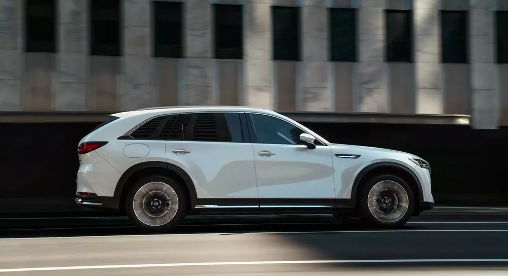 mazda-cx-90-1-2f0f Mazda CX-70 "chết yểu", bị thay thế bằng CX-90 phiên bản 2 hàng ghế - Ảnh 4.