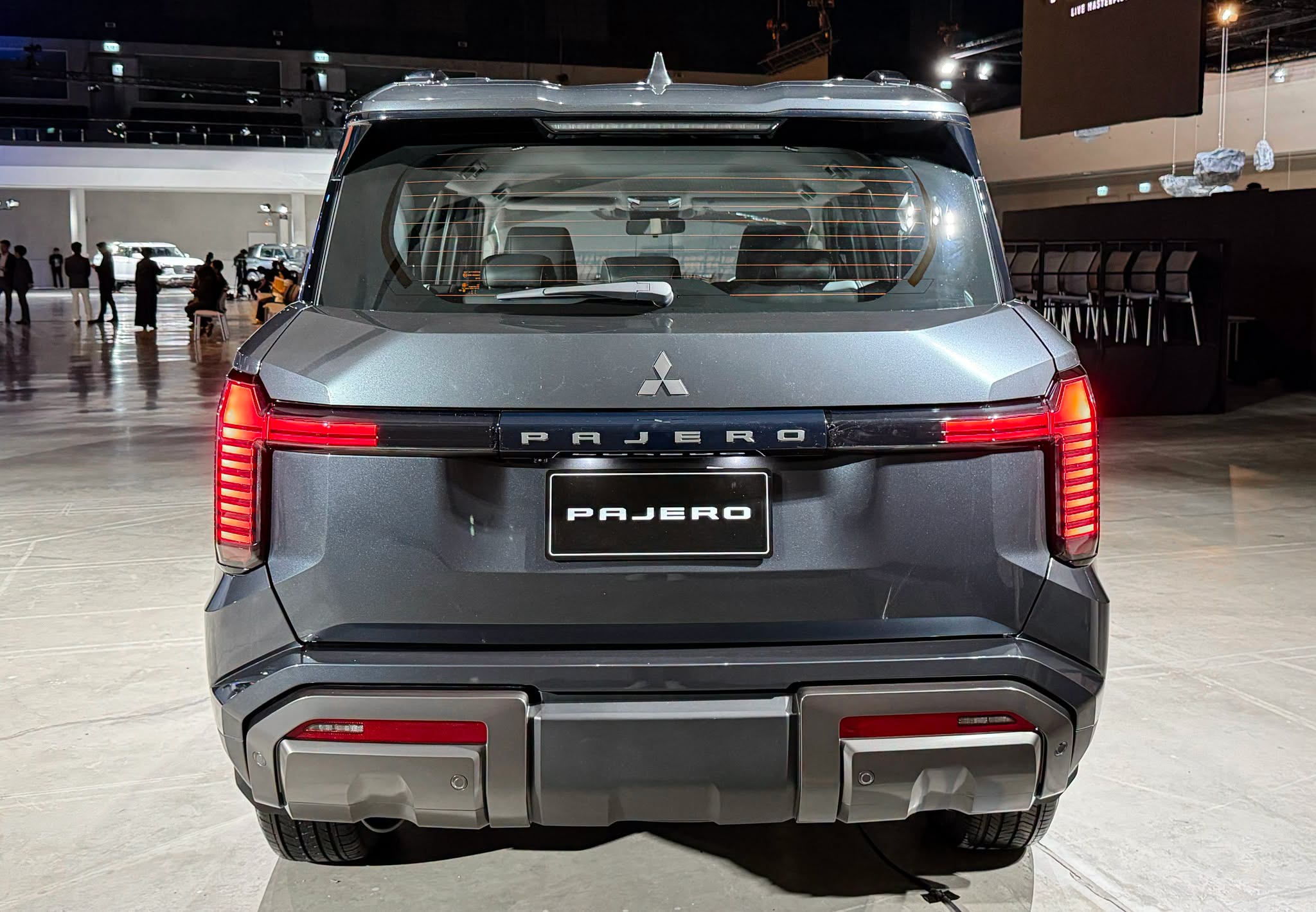 Mitsubishi Pajero -a7.jpg