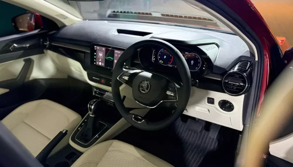 Skoda Slavia 2026 chính thức được bán ra thị trường với giá rẻ hơn đời cũ, cạnh tranh Honda City - Ảnh 8.