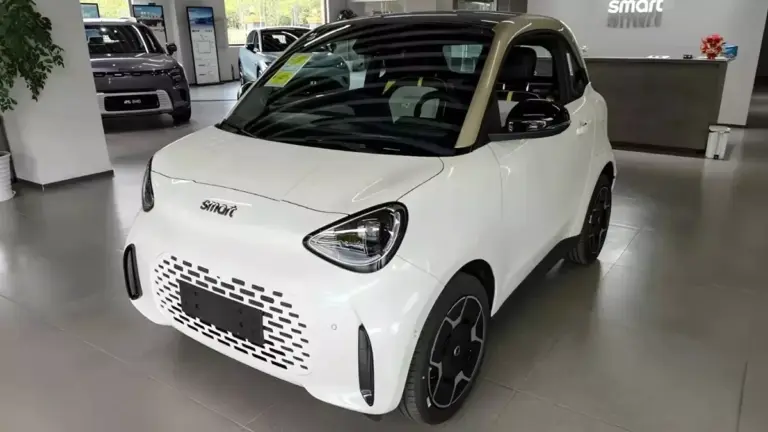 Ô tô điện “bé hạt tiêu” Smart #2 đã có mặt tại đại lý với thiết kế hai cửa, hai chỗ ngồi và cửa cốp mở hai chiều