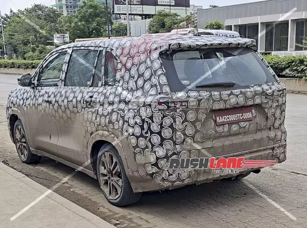 Toyota Innova Cross 2027 lộ diện với thiết kế đầu xe như Hilux, dự kiến ra mắt vào tháng sau - Ảnh 7.