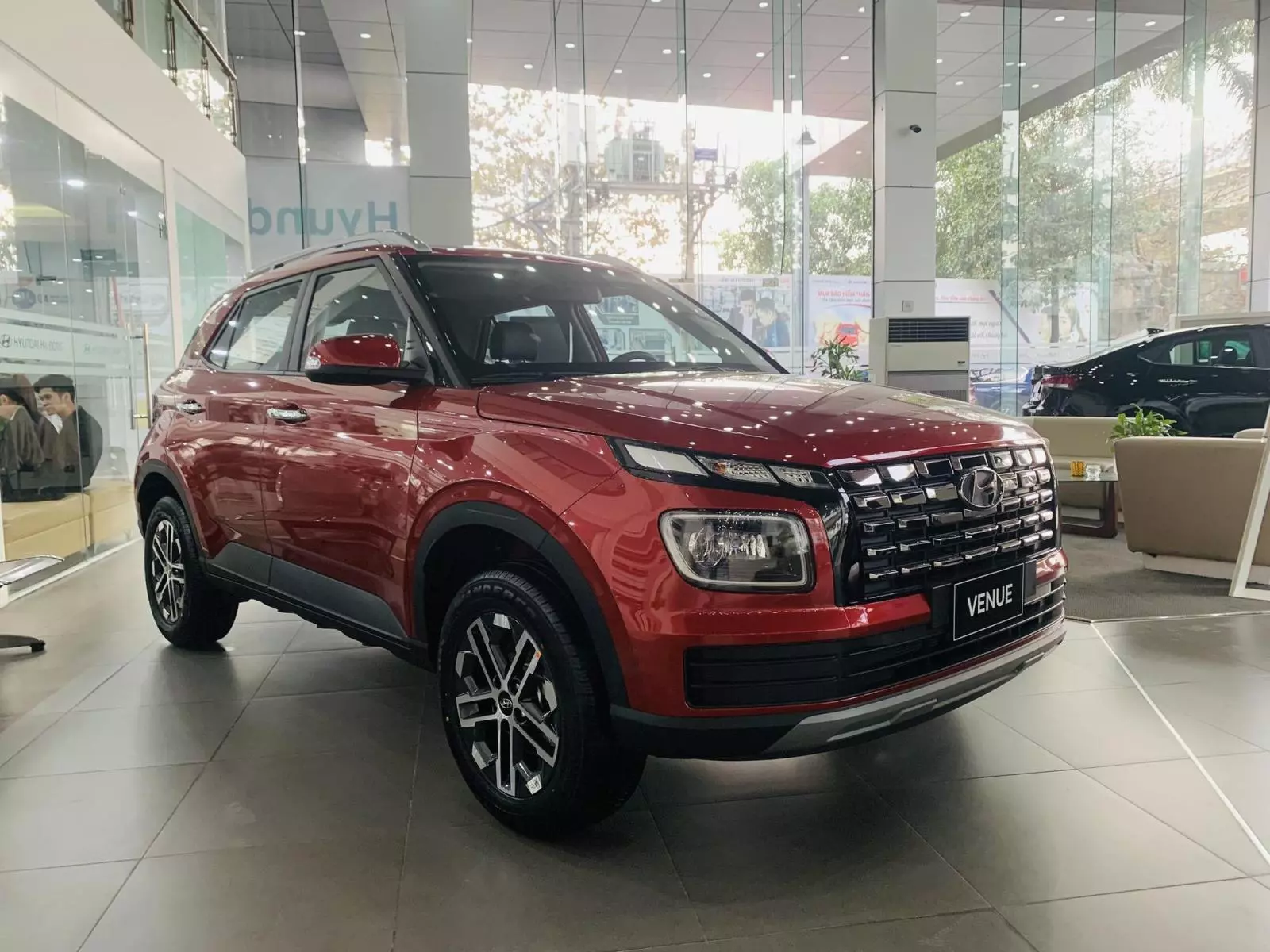 venue-a964 Top 10 ô tô bán ít nhất tháng 9/2026: Xe gầm cao giá rẻ cũng không dễ tìm khách - Ảnh 1.