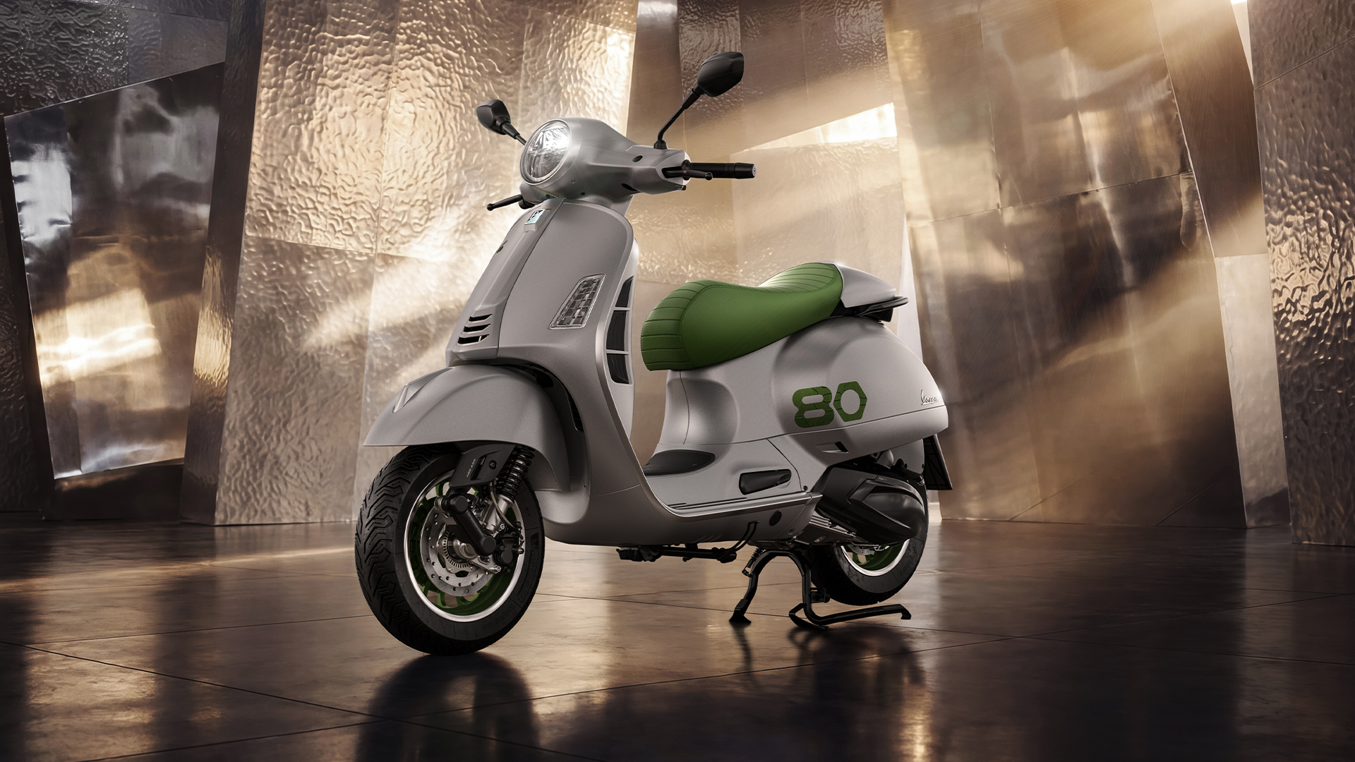 Vespa 80_16_9_01.jpg Vespa 80_16_9_01.jpg