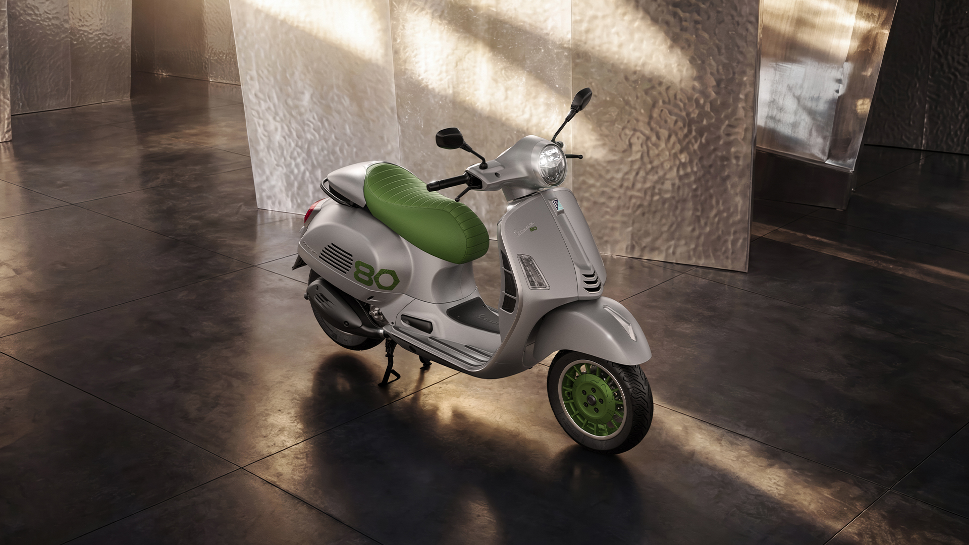 Vespa 80_16_9_02.jpg Vespa 80_16_9_02.jpg