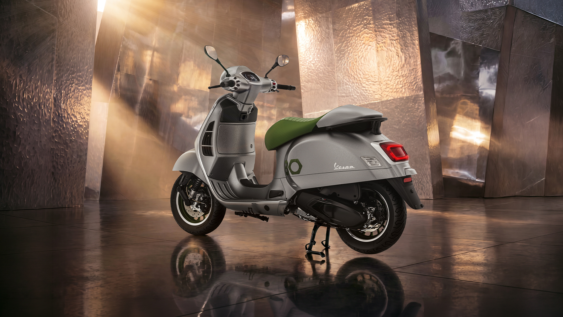 Vespa 80_16_9_04.jpg Vespa 80_16_9_04.jpg